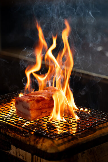 炭火焼き料理も好評