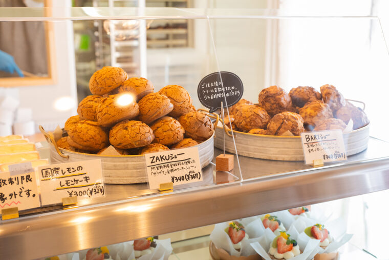 ベースのシュー生地。食感を楽しめるよう、注文後にクリームを入れてくれます