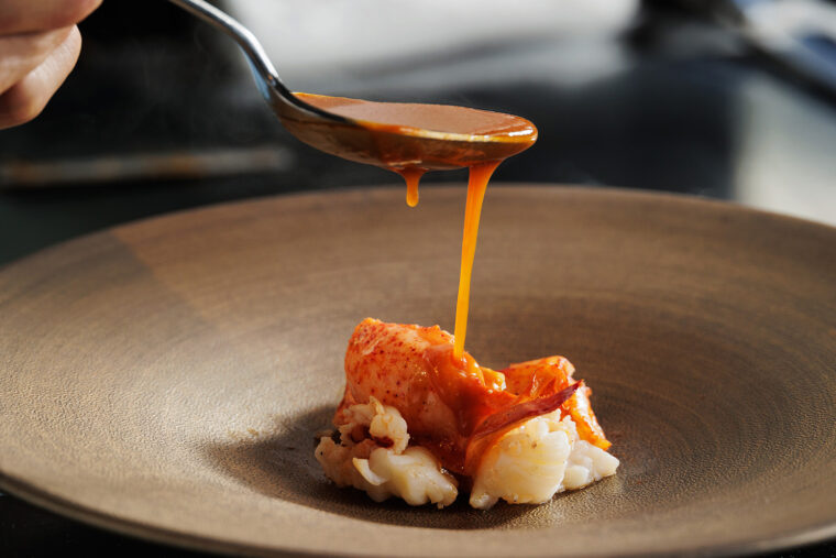 香り立つ豪快なオマールエビ