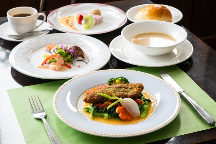 『土日祝日ランチ』（2,200 円）