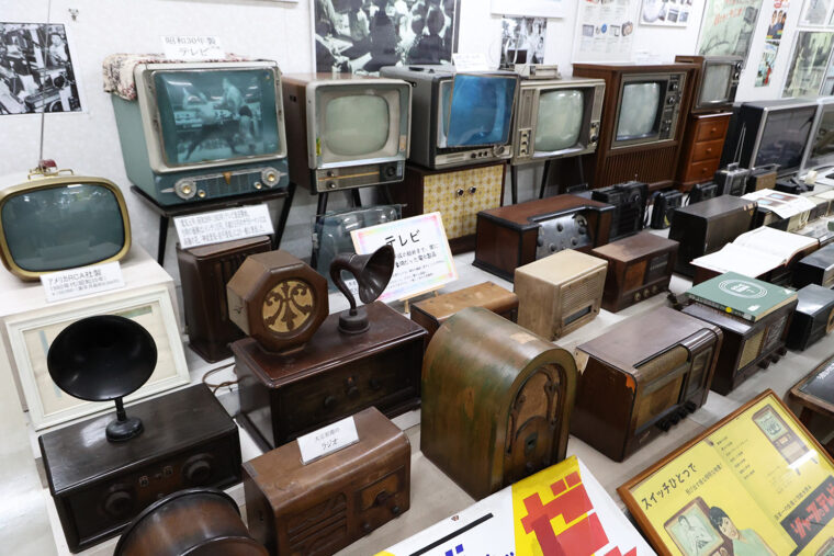 今や激レア !!　昭和の家電も