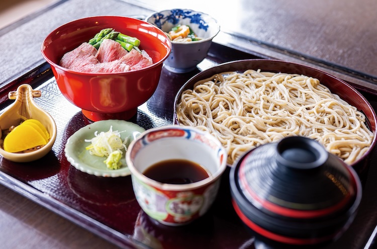 提供店：ながしま『手打ちそばミニアスパラローストビーフ丼』（2,200円）