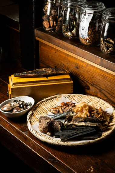 料理ごとに、ダシ素材を巧みに組み合わせて配合