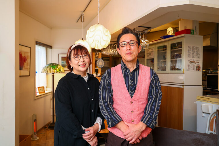 祝さん・竹谷さん夫妻。一見こわもての祝さんですが、会話するとその人柄に惹かれるはずです！ おふたりとの会話も楽しい！