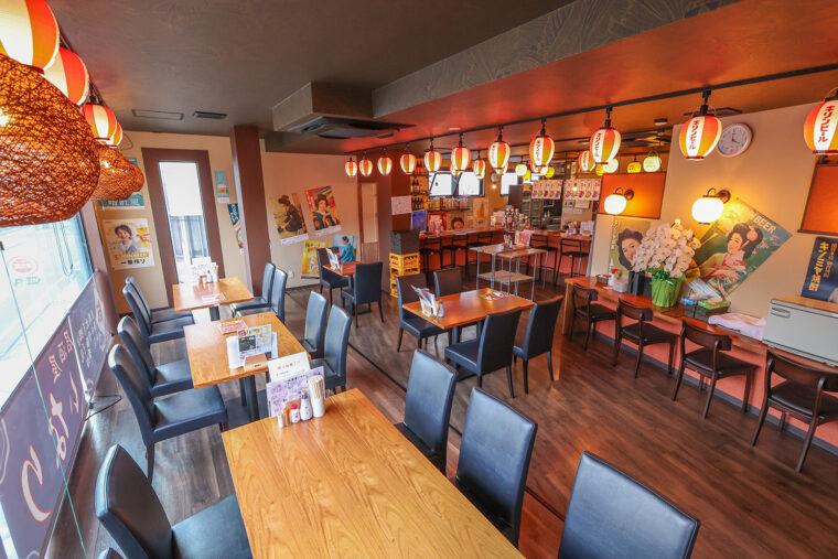 最大20 名の宴会もできる広い店内