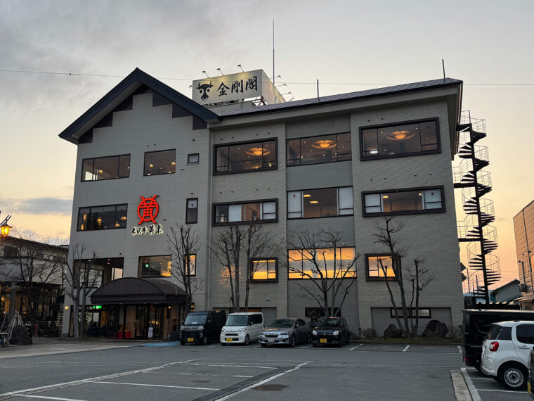 精肉店が隣接している