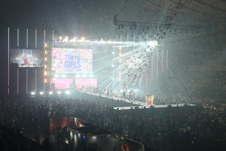 過去開催時のフィナーレの様子。出演者がランウェイを 歩く姿は圧巻です　©マイナビ TOKYO GIRLS COLLECTION 2026 SPRING/SUMMER