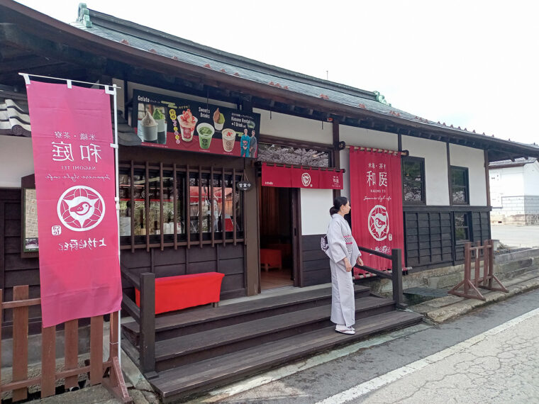 大正時代から残る邸宅・ 上杉伯爵邸の正門脇で営業