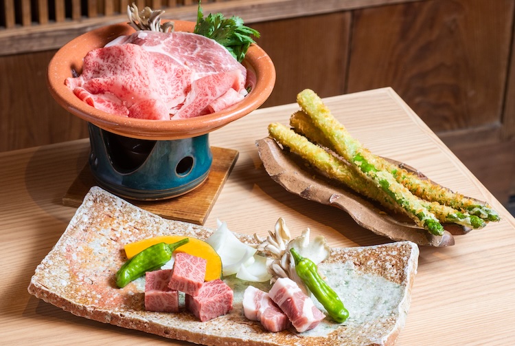 提供店：谷平『新発田産アスパラと新発田牛、越後もちぶたの会席コース（すき焼きコース/陶板ステーキコース）』（5,500円〜）