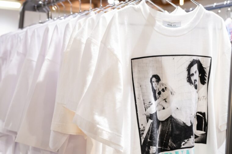 アーティストTシャツ各9,350円