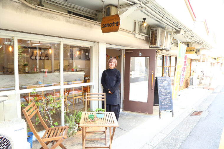 「昼飲みもお楽しみいただけます！」と店主・さのさん