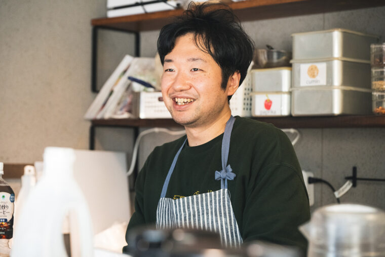 店主の大野さんは東京都出身。おいしい水と食材に恵まれた寺泊の環境が好きなのだとか