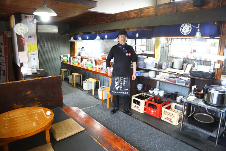 「『冷オロチ』は2辛でも なかなかの辛さです！」と店主の佐藤勝彦さん