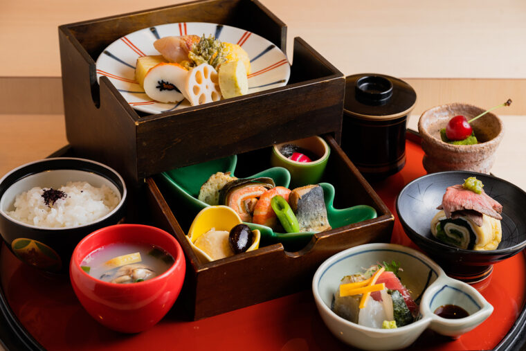 『重箱ランチ〈松箱〉』（3,300 円）