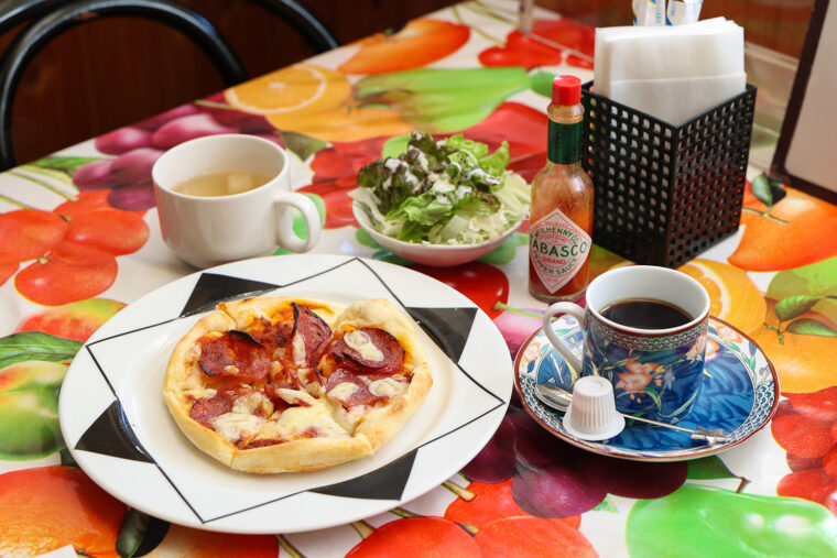 ランチの『ミ ニピザセット』（730円）