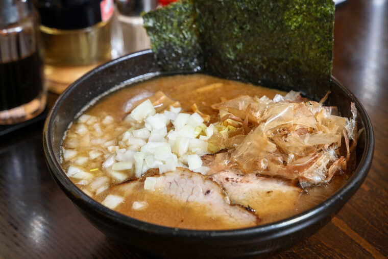 『濃厚魚介豚骨ラーメン』（1,030円）