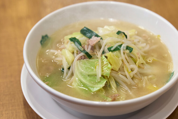 350グラムの野菜が盛られた『野菜たっぷりタンメン』（620円）