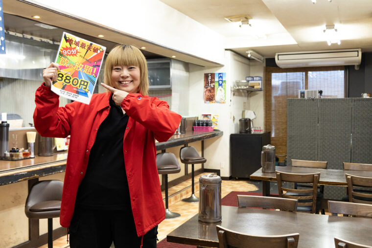 笑顔、元気がいっぱいの 1 看板娘・はるちゃん