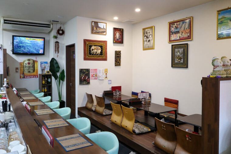 タイの雑貨が飾られた店内