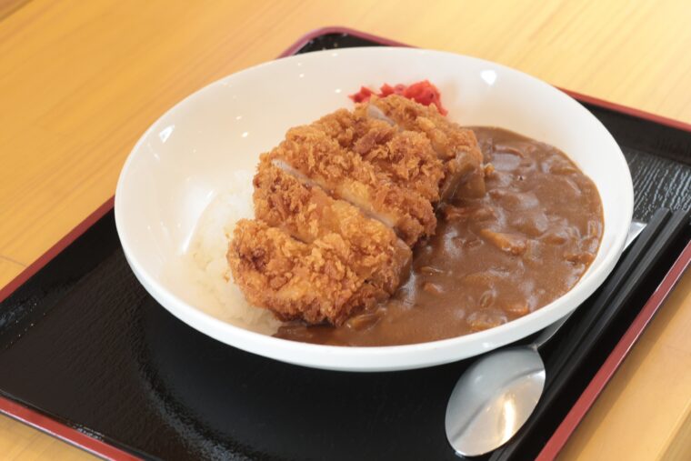 『カツカレー』（980円）