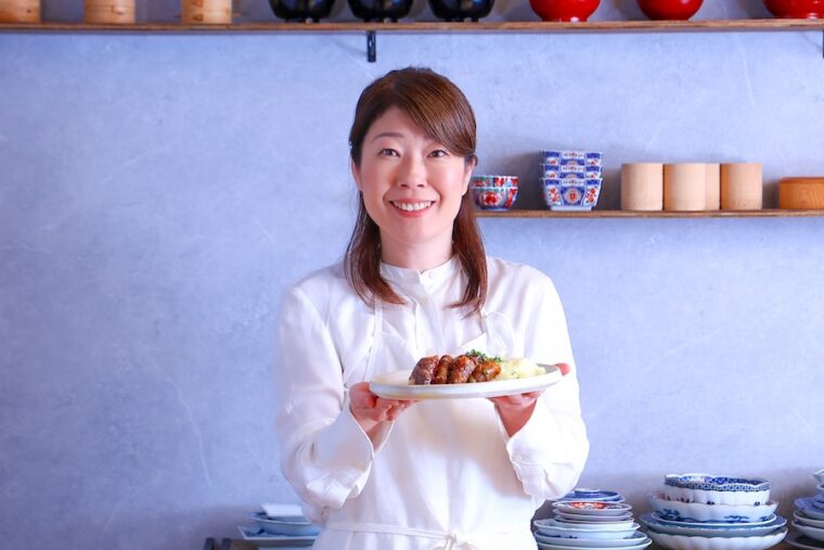 料理教室、レシピ開発、メディア出演など、多方面で「食」のプロデュースや情報発信を行なう。@waiolikitchen365