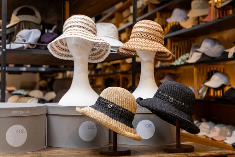 Chapeau d' Oのラフィアレースブレードハット各16,500円