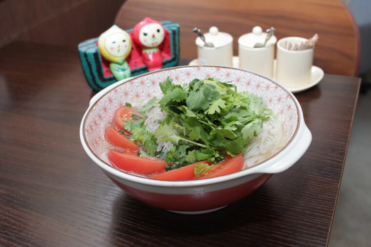 『牛しゃぶトマトフォー』（880円）