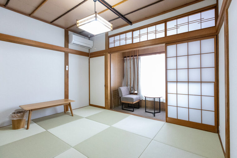 全8室の客室はすべて畳敷き。シャワールーム、トイレは共有です