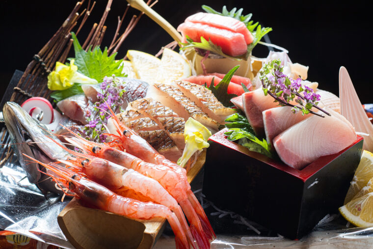 魚は血抜きした後、電解水で除菌することで高い鮮度をキープ