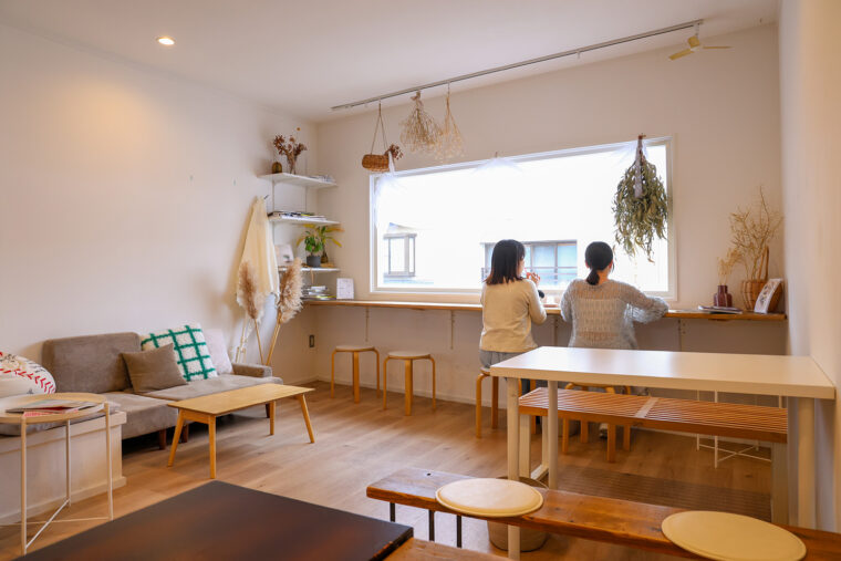 2階の客席でゆったりカフェタイムを過ごすのもいいですね