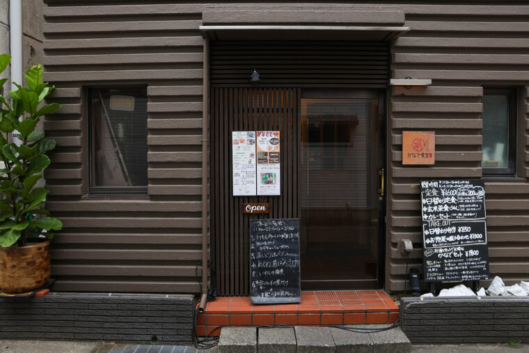 月曜以外は通し営業のため、遅めのランチや昼飲みもぴったりです！