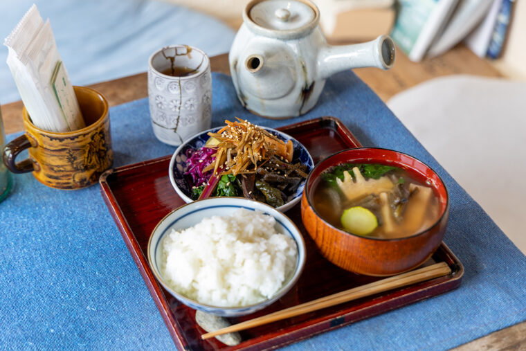 『一汁一菜の定食』。副菜は仕入れによって変わります