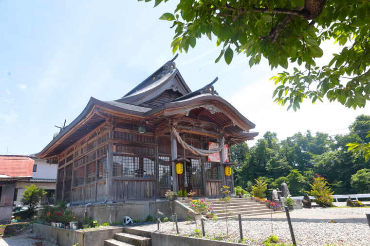 自然豊かな女川地域に鎮座