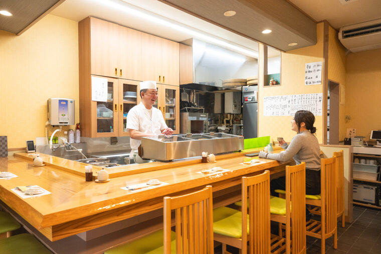 店内にはその日のおすすめと価格が提示 され、初めてでも安心して利用できる