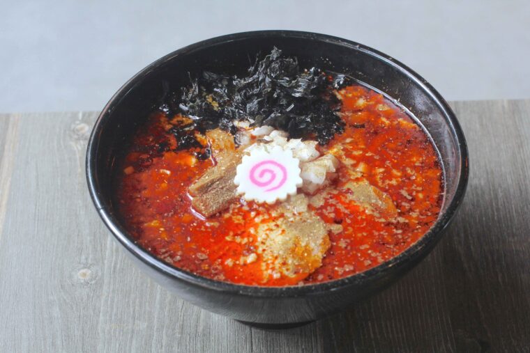 辛背脂中華そば（990円）