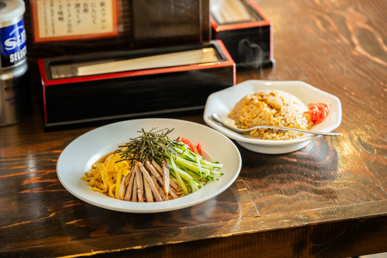 『冷やし中華』（980円）。チャーハン付きで1,280円