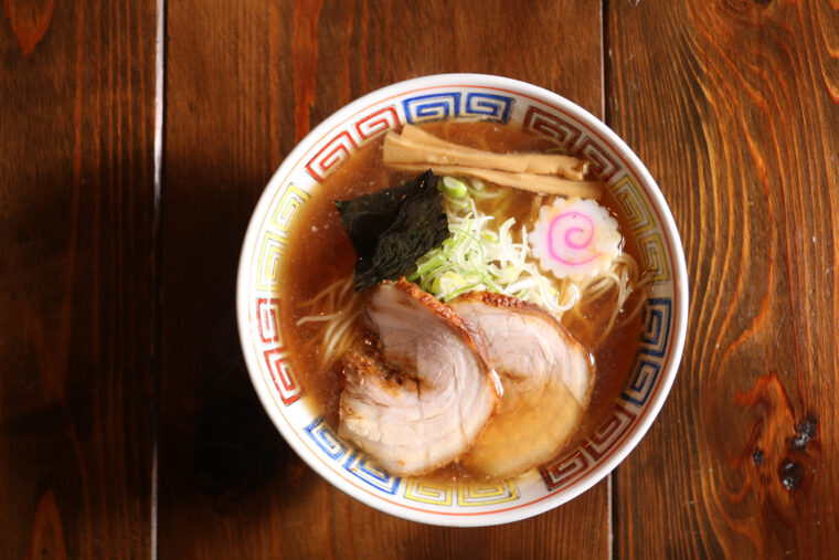 あっさりとした味のなかに煮干しのコクを感じる『中華そば』（800円）