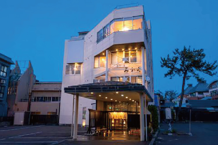 【鵜の浜温泉 美味海食 汐彩の湯 みかく】上越市大潟区九戸浜239　☎︎025-534-2434