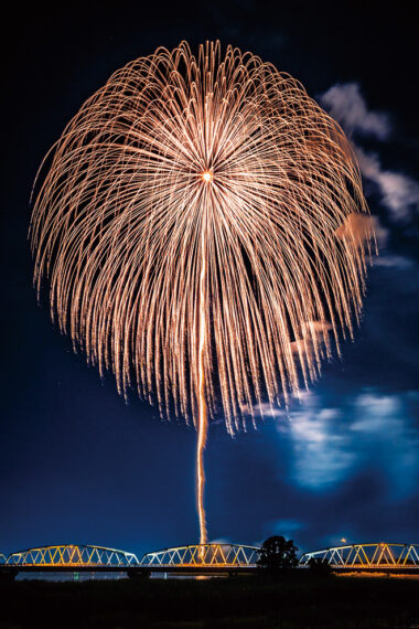 昨年の阿賀野川ござれや花火の様子