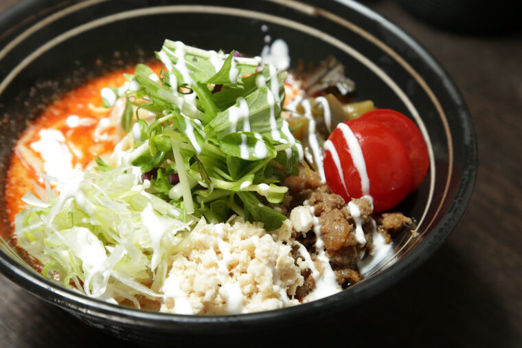 『冷やし担々麺』（1,100円）はリピーター多数！