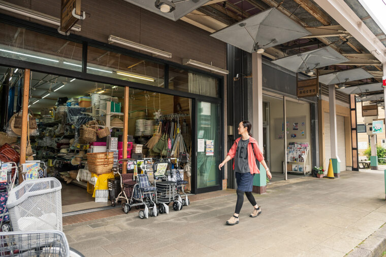 商店街で加茂市民の暮らしを長年支え続けている雑貨店を発見！
