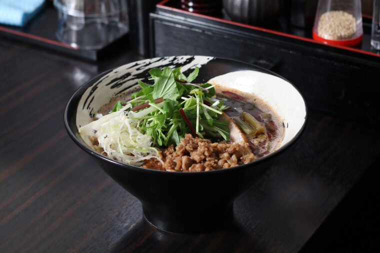 人気の『担々麺 黒』（900円）