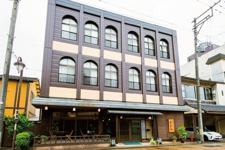 【月岡温泉 したしみの宿 東栄館】新発田市月岡温泉552-2　☎︎0254-32-2711