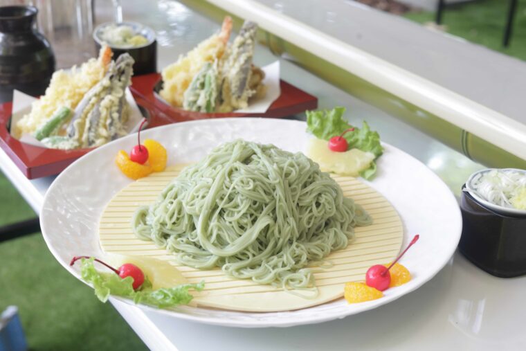 『天ぷら付き 名水流しそうめん』（1人前2,000円 ※2人前より注文可能）