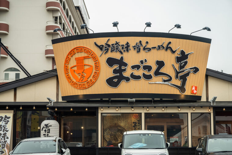 週末を中心に、オープン前から長い行列ができることも