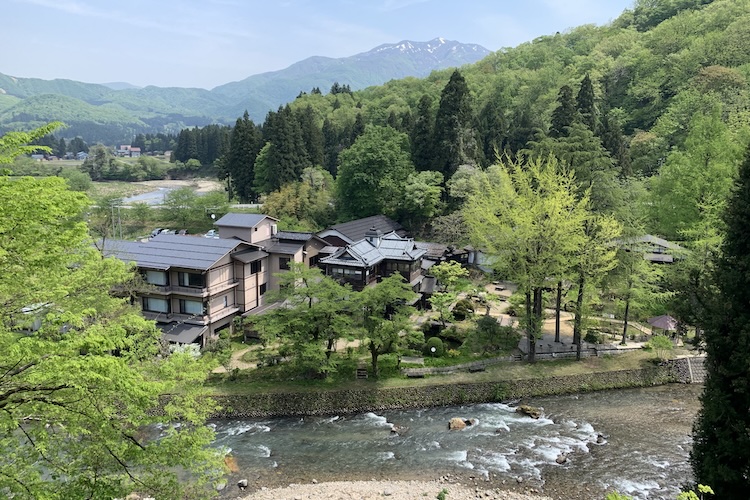 【越後長野温泉 嵐渓荘】三条市長野1450　☎︎0256-47-2211