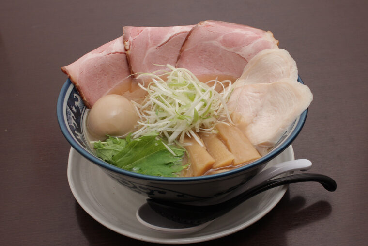 『特製淡麗中華そば 塩』（1,200円）