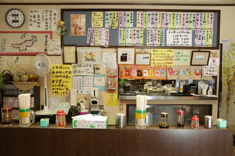 気軽に入れる、メニュー豊富なまちの食堂