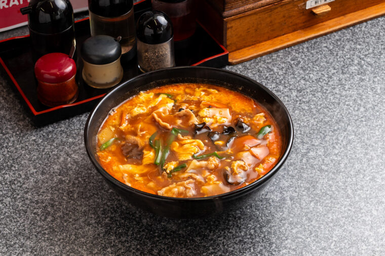 一番人気の『酸辣担々麺』（1,100円）