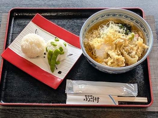 『冷やしとろろたぬき蕎麦と頂米おむすびセット』（1,500円）